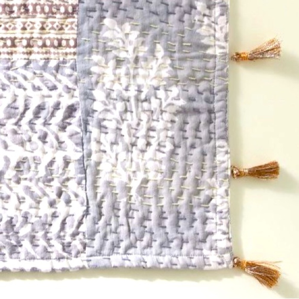 New in Package Anthropologie Heritage Kantha Placemat-Gray Motif - Picture 5 of 8